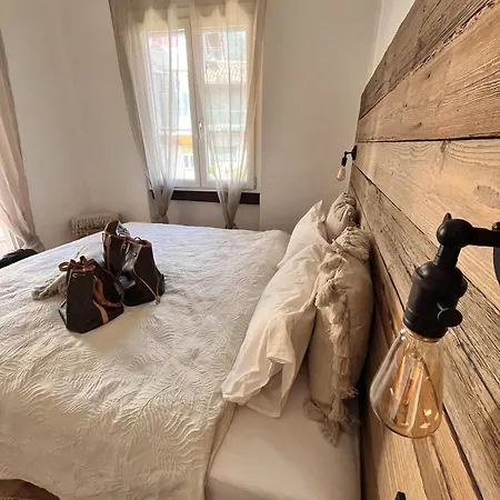 Semesterbostad Casa Storica Gardola