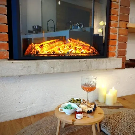 Casa Storica Gardola بيت للعطل