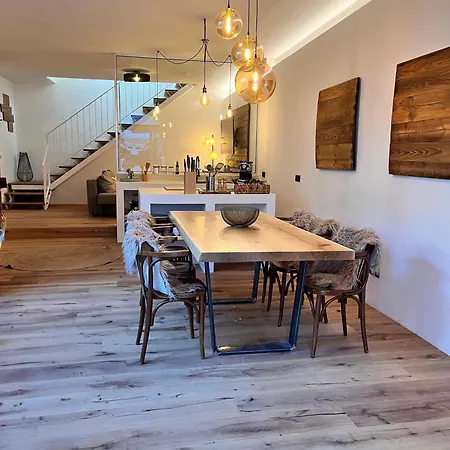 Casa Storica Gardola بيت للعطل